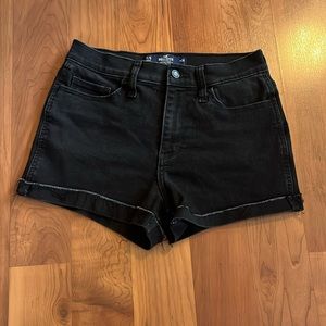 HOLLISTER BLACK JEAN SHORTS 🖤